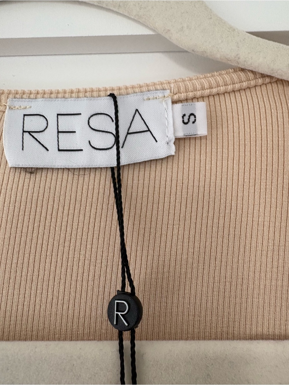 RESA Beige Long-Sleeve Knot-Front Crop Top - Picture 3 of 4